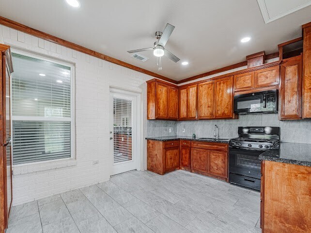 Building Photo - 7303 Enchanted Rock Ln