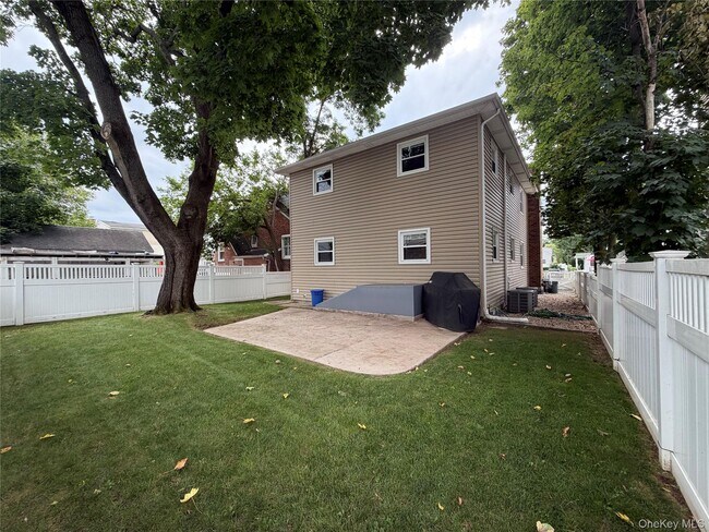 Building Photo - 40 Edgewood Rd