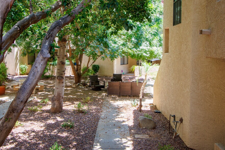 Building Photo - 10301 N 70th St