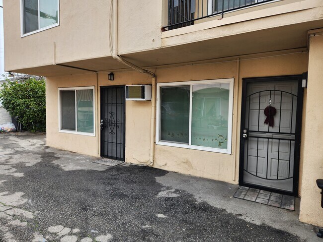 Building Photo - 5242 Cahuenga Blvd