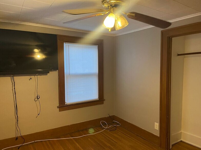 Building Photo - 16 Chatfield St