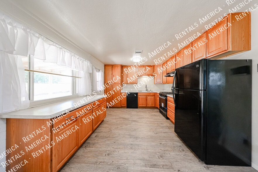 Building Photo - 7901 E Kimsey Ln
