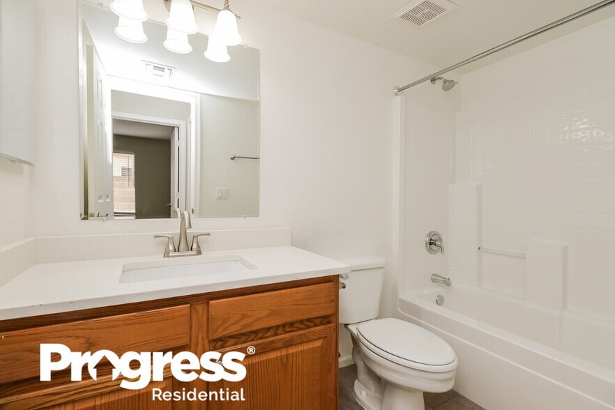 Building Photo - 2607 E Brooks St