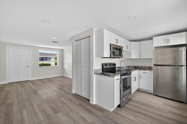 Building Photo - 5419 Oceanic Rd