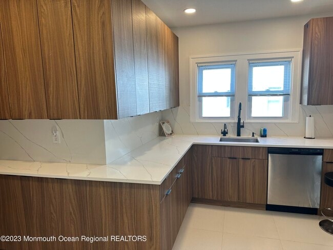 Building Photo - 208 Lockwood Pl