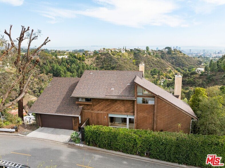 Building Photo - 1260 Linda Flora Dr