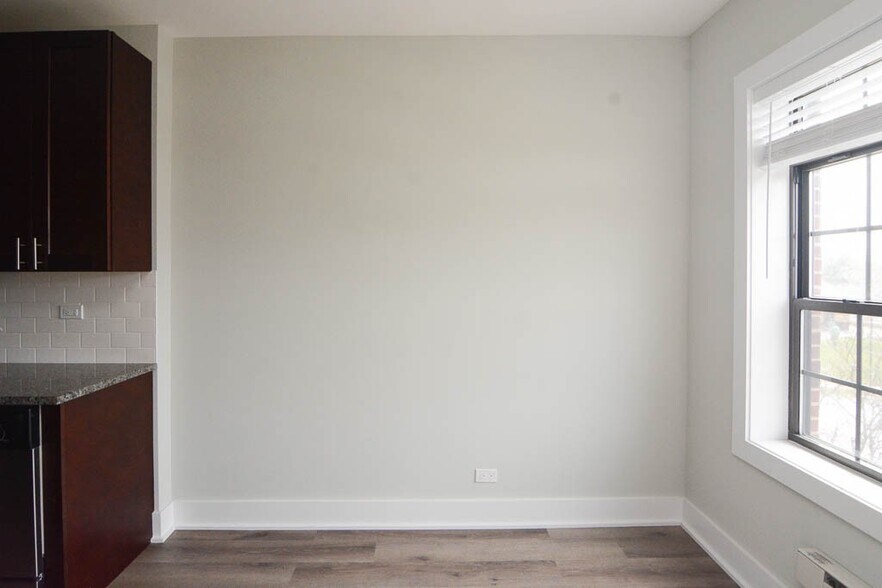 Building Photo - 725 St Johns Ave