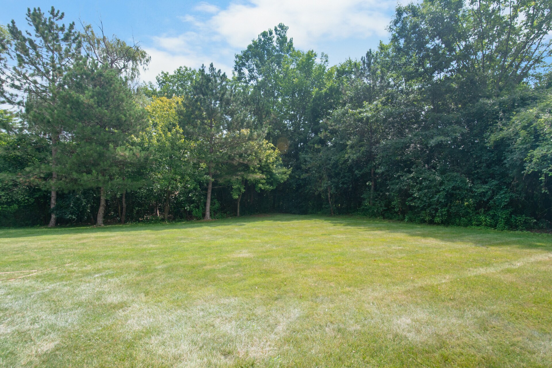 Building Photo - 1511 Fall Creek Ln