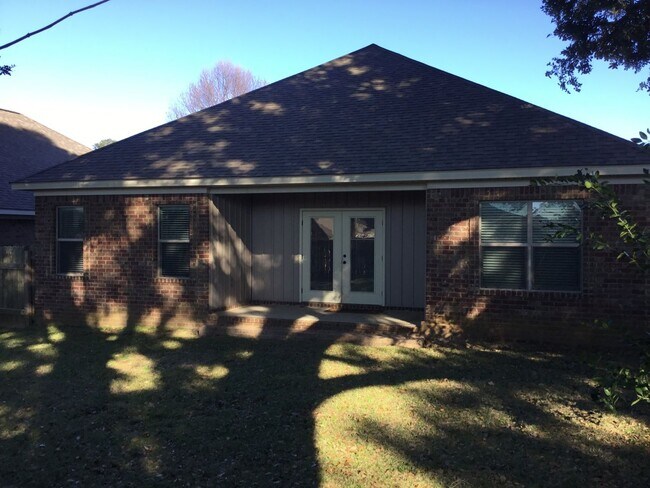 Building Photo - BEAUTIFUL HOME IN DAPHNE!
