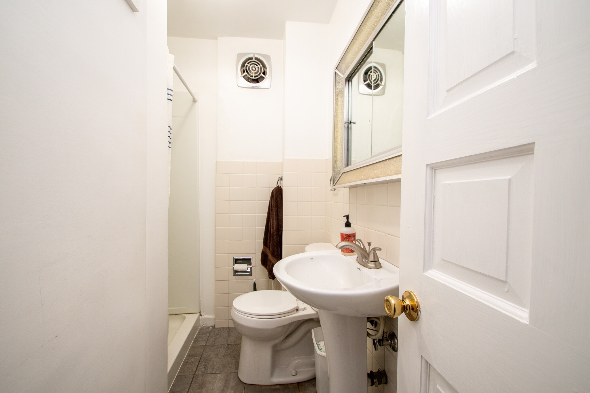 Building Photo - 1403 W Barker Ave