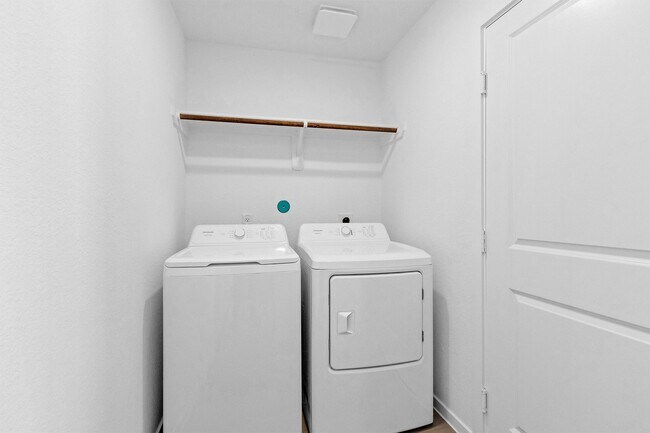 Building Photo - 3038 Mallorca Dr