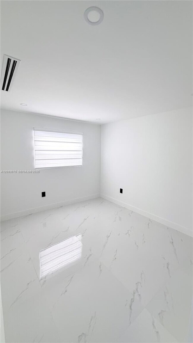 Building Photo - 20726 SW 105th Ave