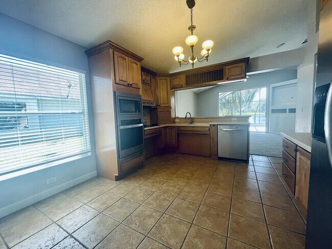 Building Photo - 1043 Ballyshannon Pkwy