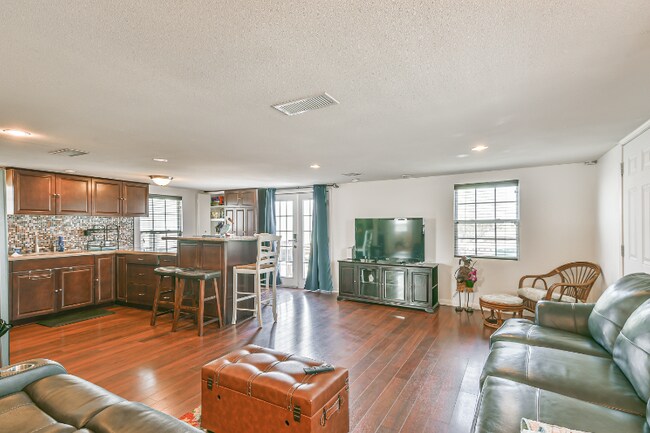 Building Photo - 3919 San Jacinto Dr