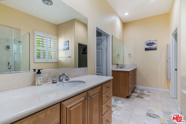 Building Photo - 5734 S Celedon Creek