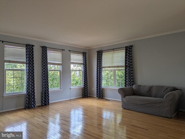 Building Photo - 21785 Brondesbury Park Terrace