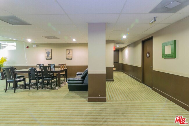 Building Photo - 848 Irolo St