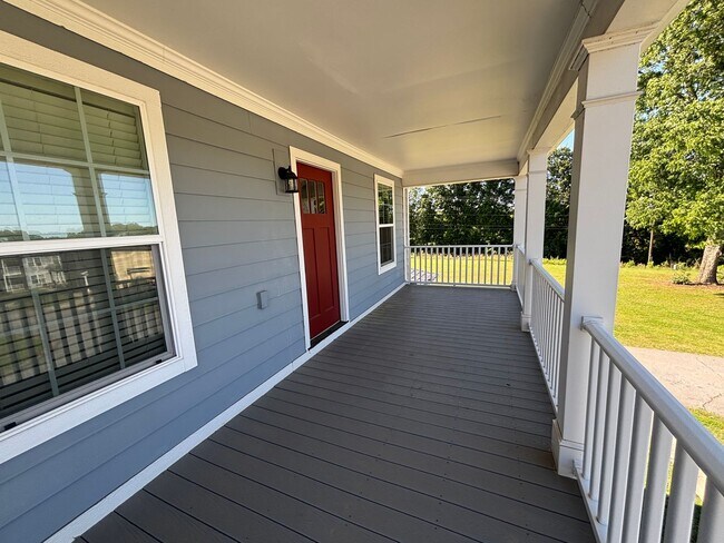 Building Photo - Beautiful 3 Bedroom, 2 Bathroom Stacked Duplex in Anderson, SC