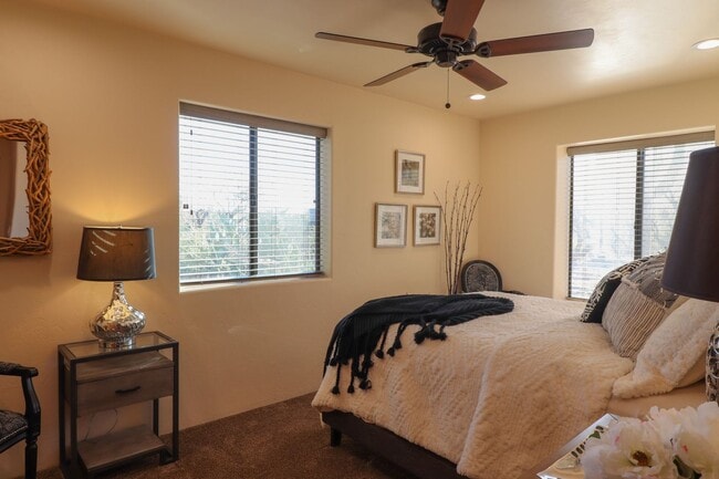 Building Photo - Contemporary Desert Beauty with Pool