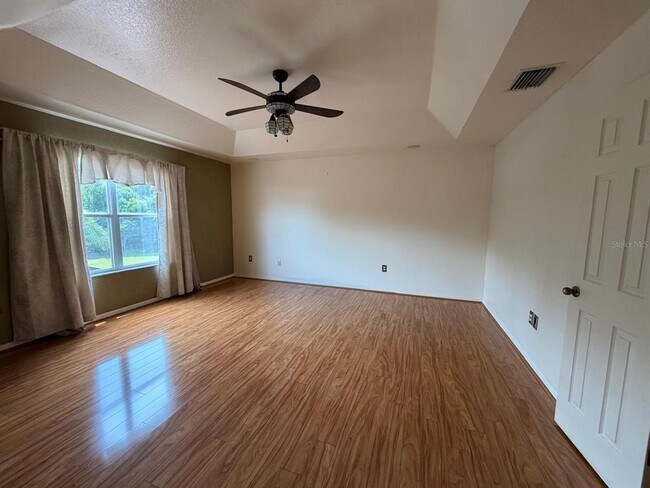 Building Photo - 2418 Huron Cir