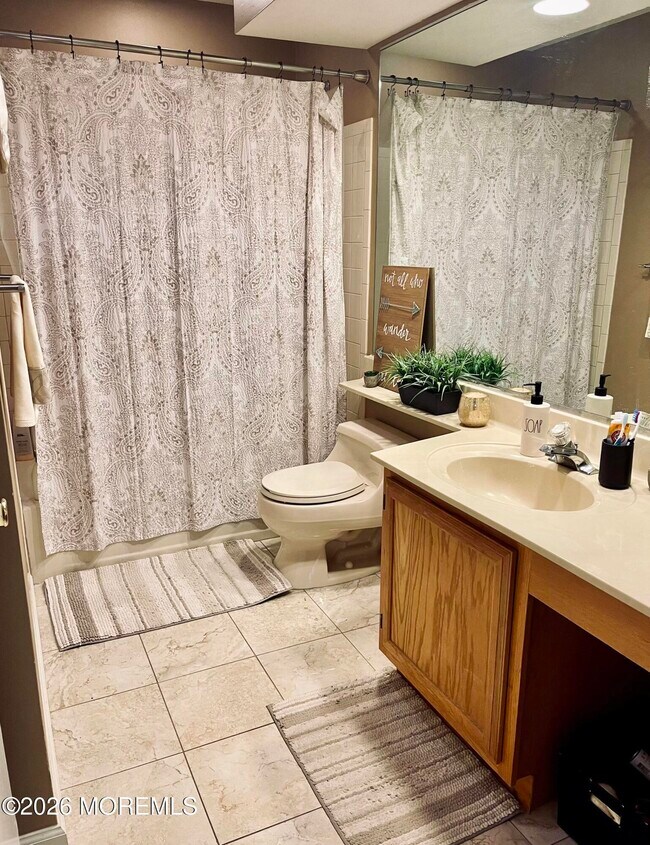 Building Photo - 398 Brookview Ct