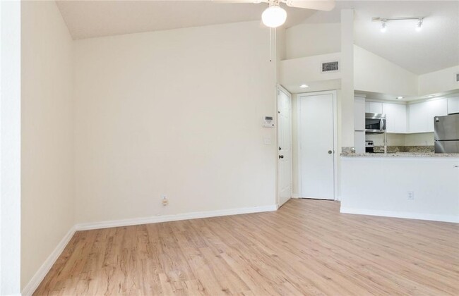 Building Photo - 417 Vista Isles Dr