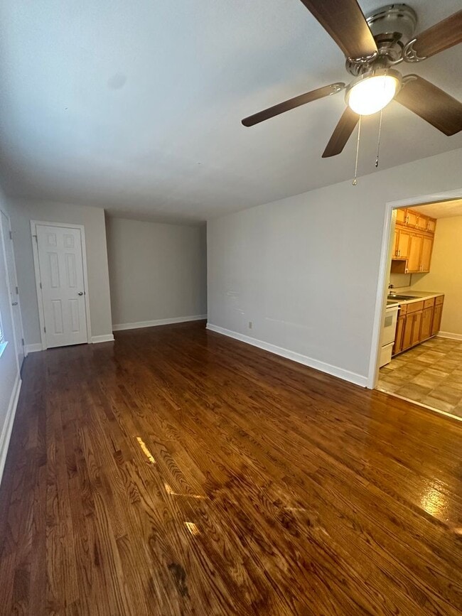 Building Photo - 1309 W 22nd St