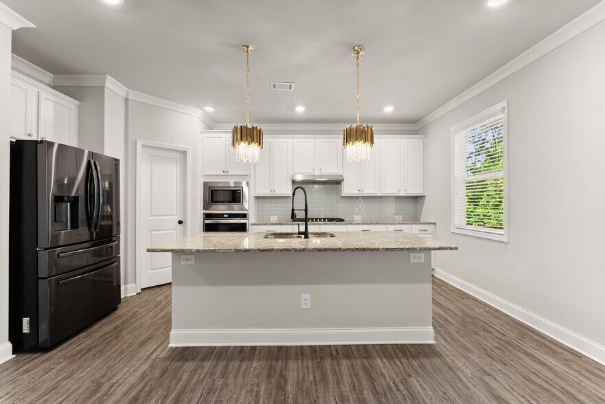 Building Photo - 4656 Silver Oak Dr SW