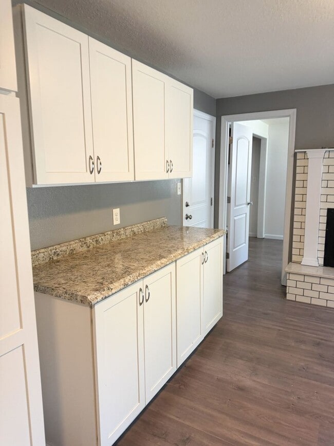 Building Photo - 3 Bedroom, 2 Bath House
