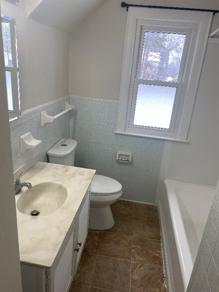 Building Photo - 529 E Broad St