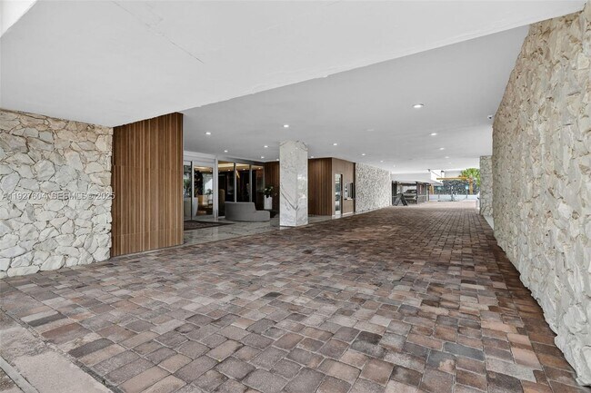 Building Photo - 11 Island Ave