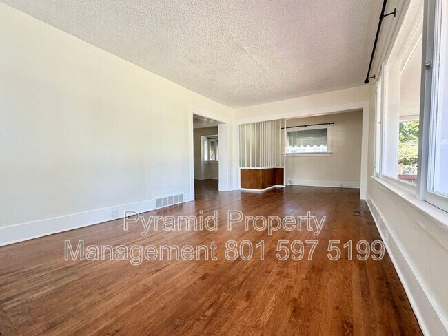 Building Photo - 1534 Garfield Ave S