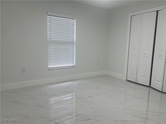 Building Photo - 2403 Dogwood Ave S