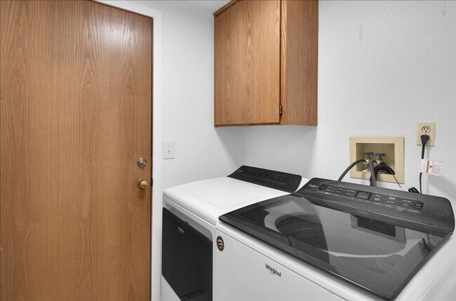Building Photo - 5Bd/2.5Ba Everett Home