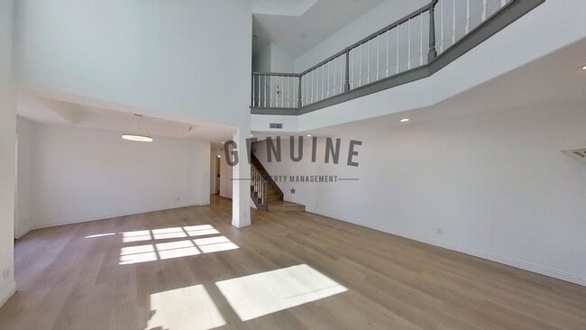 Building Photo - COMING SOON: Beautiful 3BD 3.5BA Townhome in Newport Heights