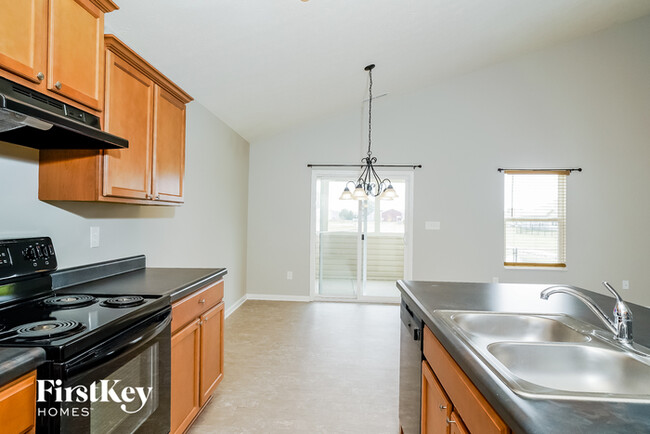 Building Photo - 1623 Woodside Cir