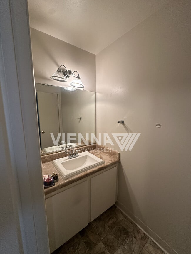 Building Photo - 5066 Greenberry Dr