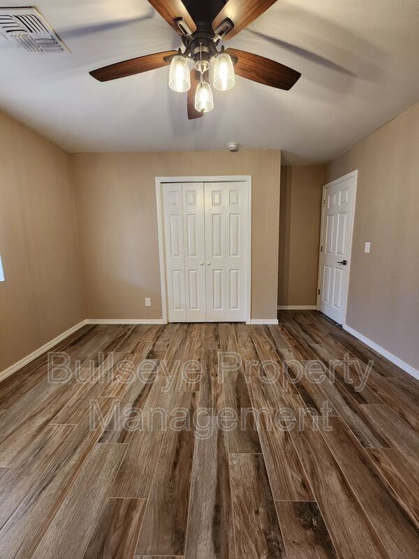 Building Photo - 143 S Doran