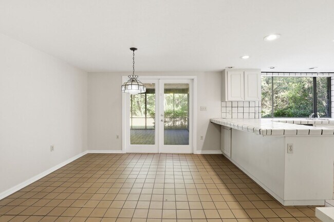 Building Photo - 4 Bedroom, 3 Bath House on 1 Acre in Fox Grove