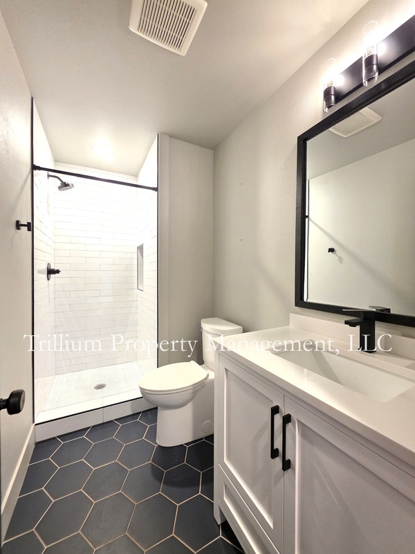 Building Photo - 7020 NE 17th Ave