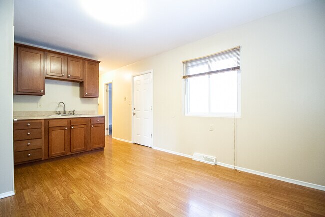 Building Photo - 2038 Airline Ave
