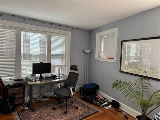 Building Photo - 2025 Commonwealth Ave