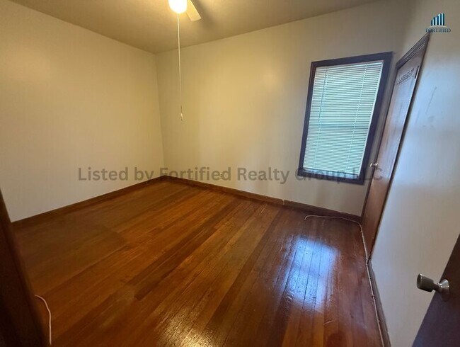 Building Photo - 137 Barnes St