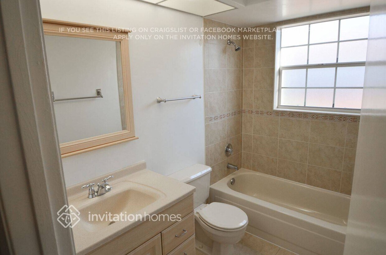 Building Photo - 5410 NW 49th Ave