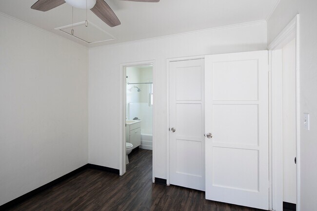 Building Photo - 1 Bed/1 Bath in North Pacific Beach w/ Par...