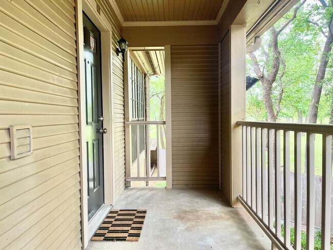 Building Photo - 1311 Antoine Dr
