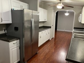 Building Photo - 1706 Riverview Dr