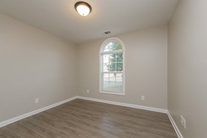 Building Photo - 6697 Biscayne