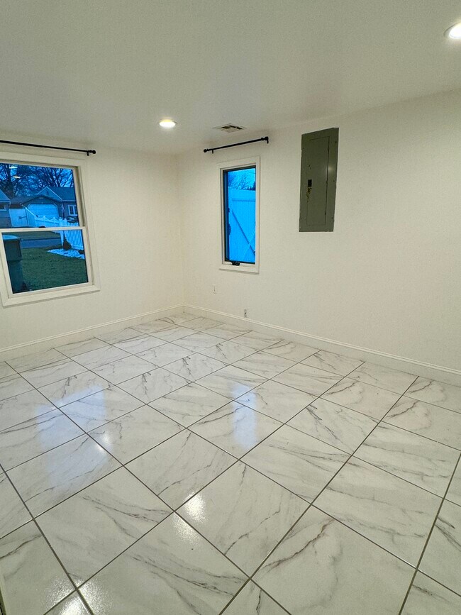 Bedroom 4C - 63 Elliot Pl