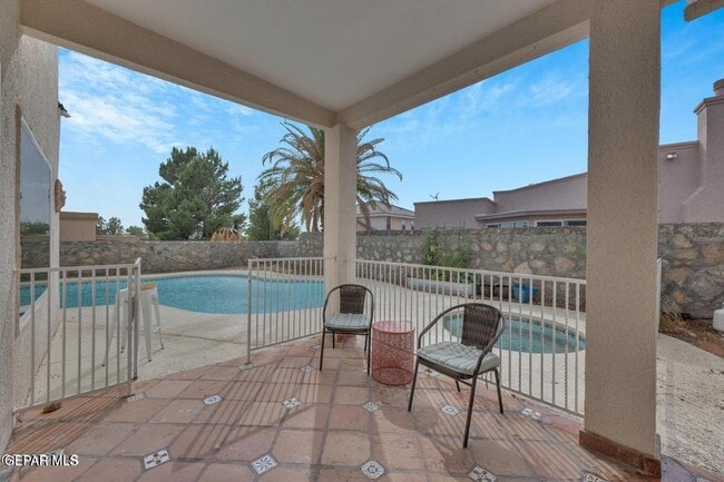 Building Photo - 1121 Regal Ridge Dr